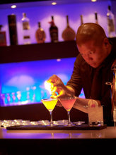 Afbeelding in Gallery-weergave laden, Cosmopolitan